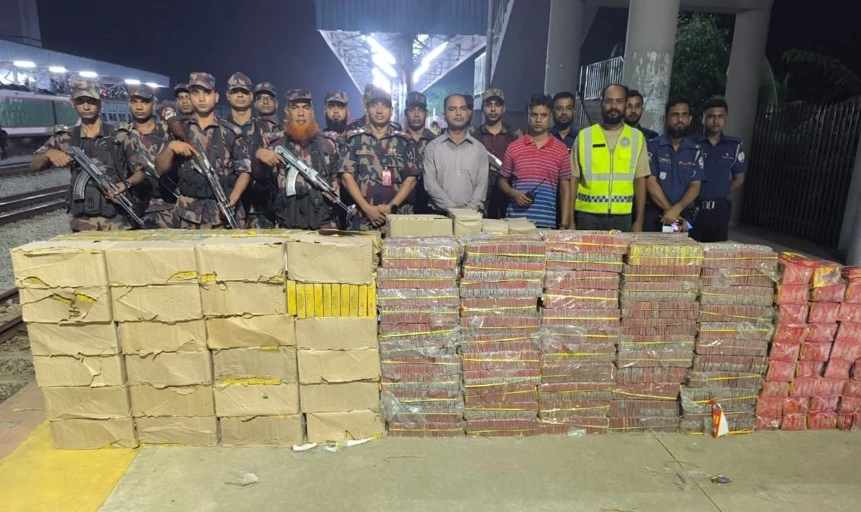 কুমিল্লায় ট্রেনে অভিযান চালিয়ে কোটি টাকার ভারতীয় বাজি জব্দ